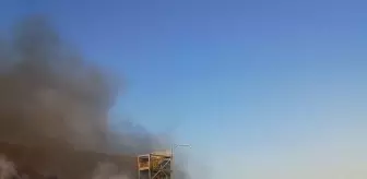 Tarsus'ta Fabrika İnşaat Alanında Yangın