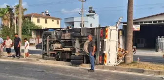 Mersin Tarsus'ta Kamyonet ve Otomobil Çarpıştı: 3 Yaralı