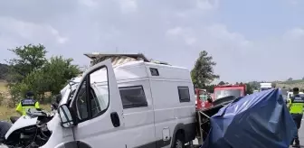 Mersin'de Karavan ile Tır Çarpıştı: 1 Ölü, 1 Yaralı
