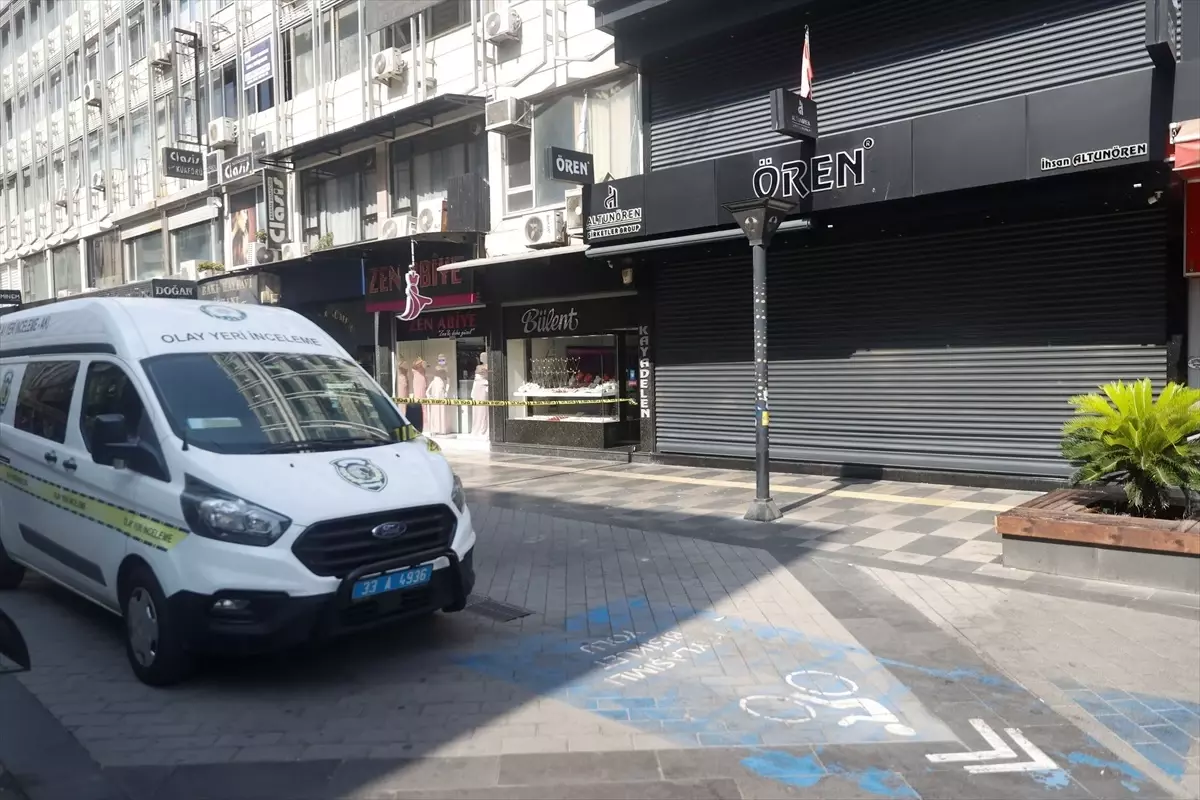 Mersin'de Kuyumcudan Altın Çalındı
