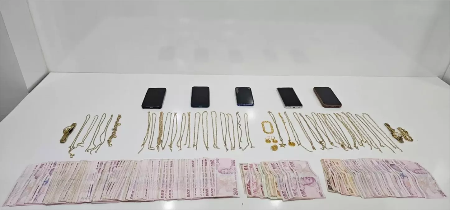 Mersin'de Sahte Altın Dolandırıcılığı: 4 Şüpheli Gözaltında, Biri Tutuklandı