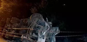 Mersin'de Hafriyat Kamyonu Devrildi, Sürücü Hayatını Kaybetti