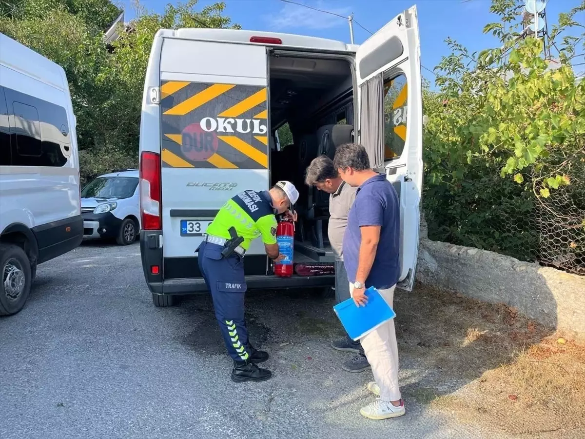 Mersin'de Okul Servis Araçları Denetlendi