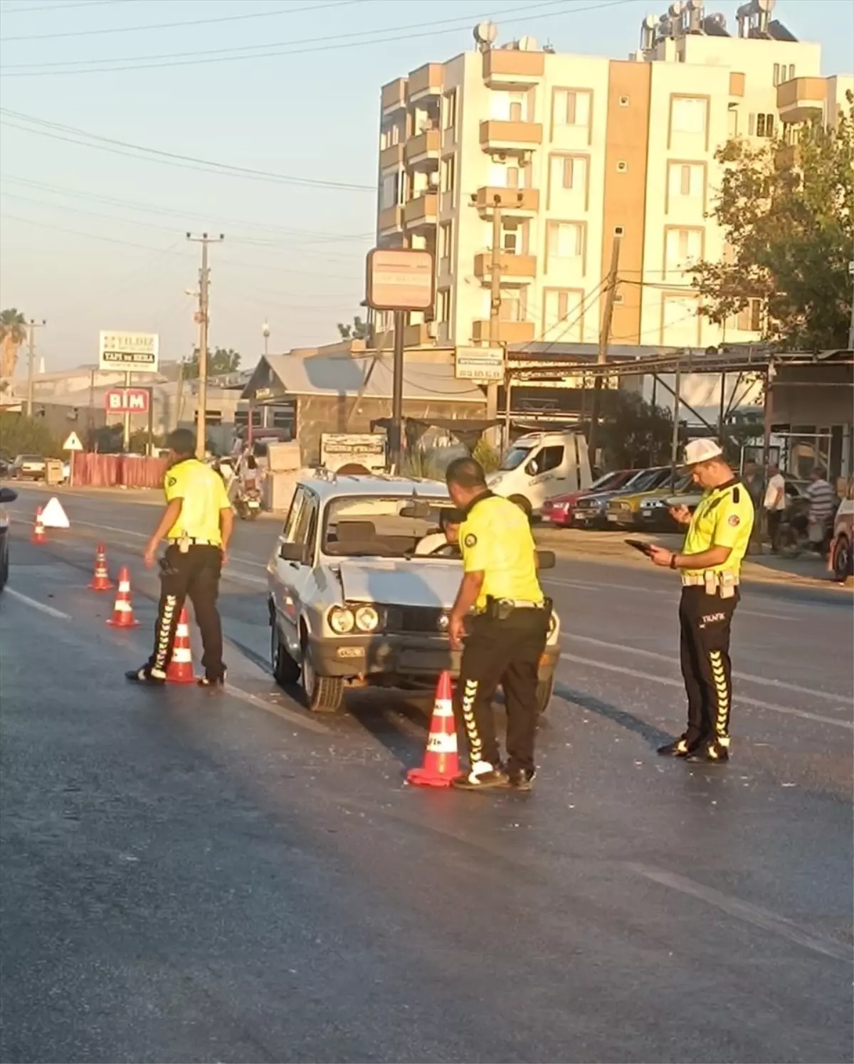 Mersin'de Otomobil ile Motosiklet Çarpıştı: İki Yaralı