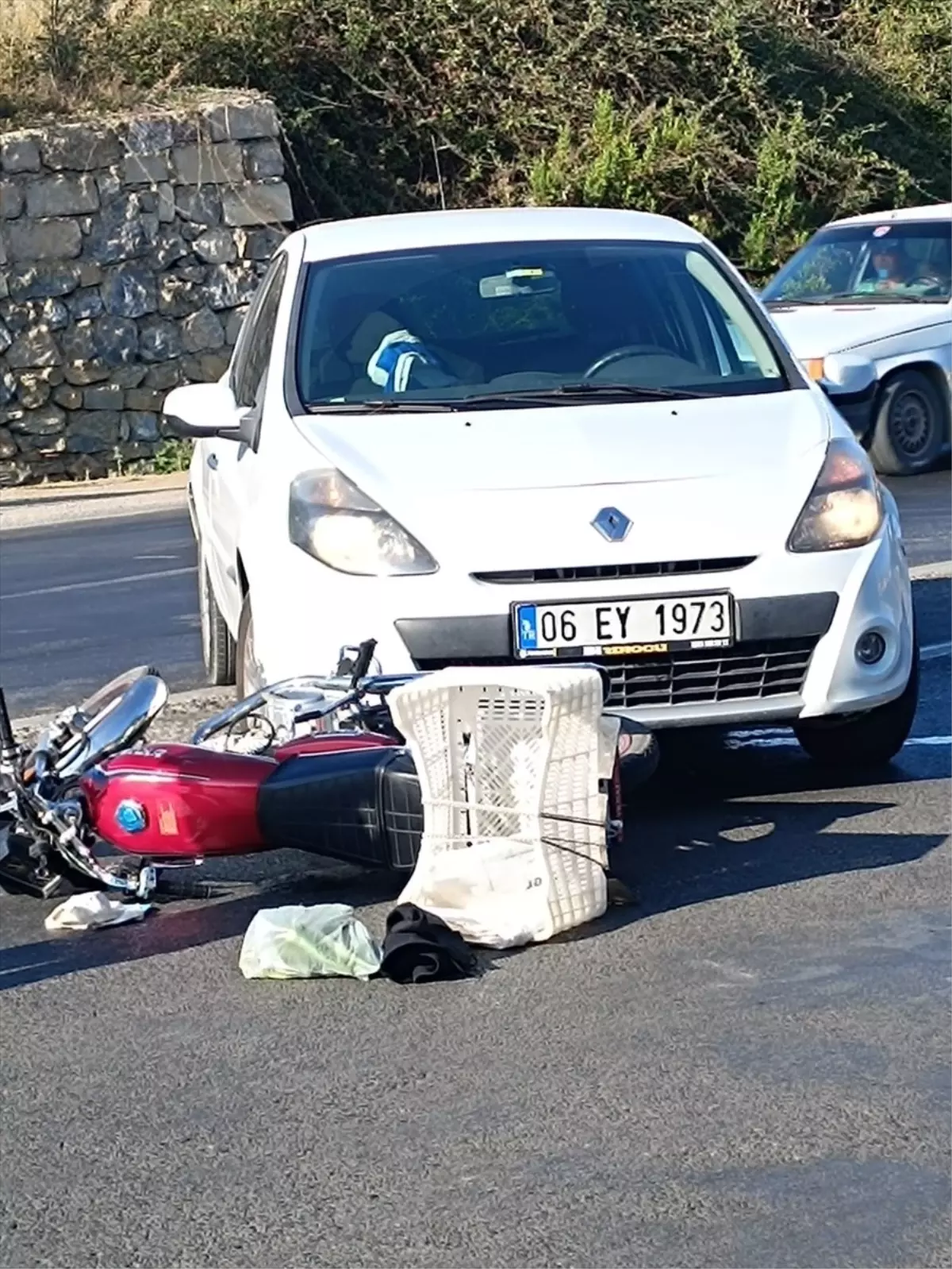 Mersin'de Otomobil ve Motosiklet Çarpışması: 2 Yaralı