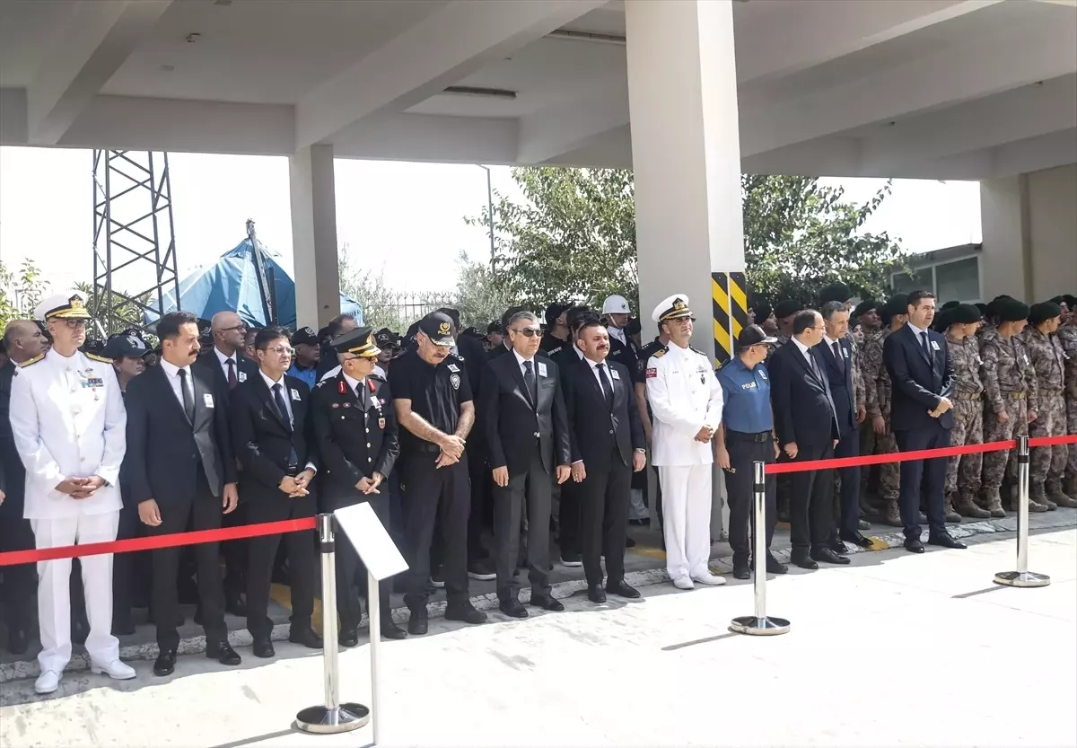 Mersin'de Şehit Özel Harekat Polisi Uğurlandı