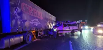 Tarsus'ta Tarım İşçilerini Taşıyan Minibüs Tıra Çarptı: 3 Ölü, 16 Yaralı