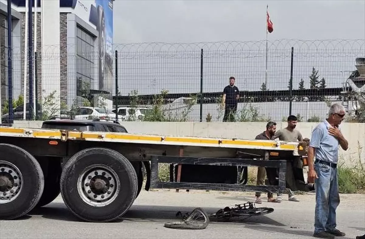 Mersin'de Tırın Çarptığı Bisikletli Çocuk Hayatını Kaybetti