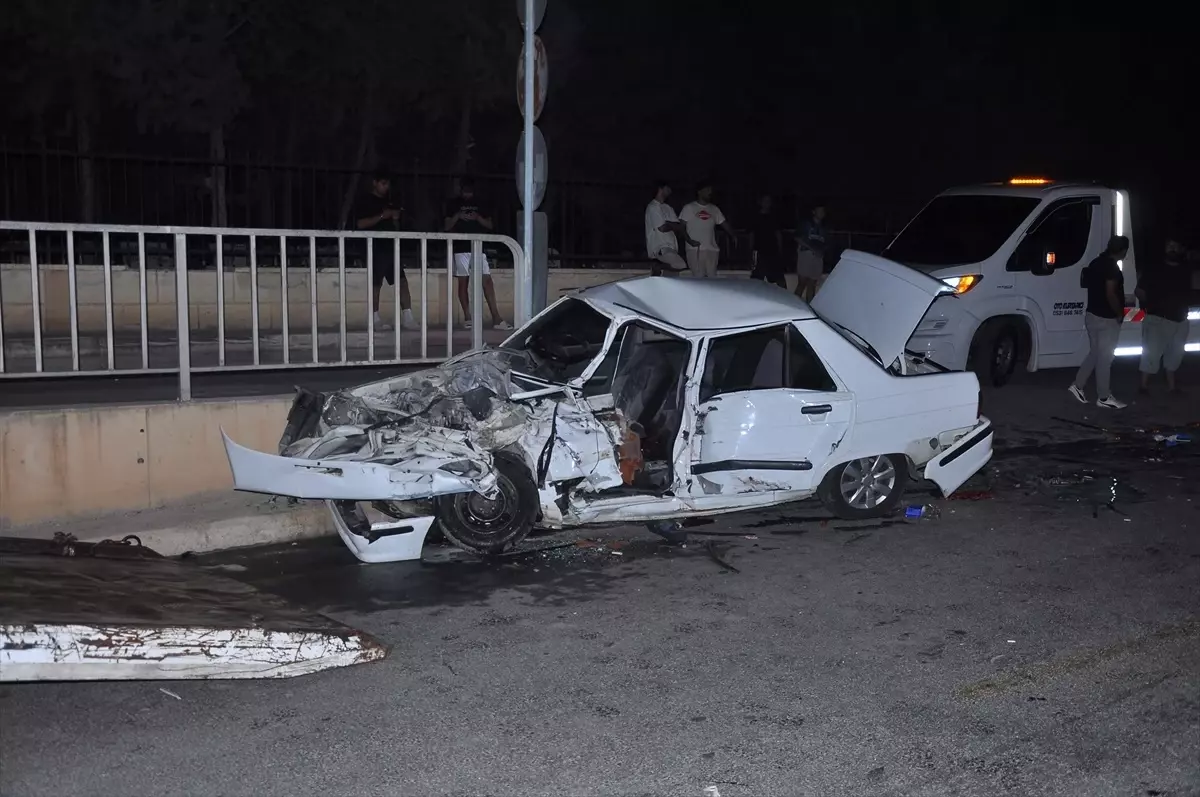 Mersin Tarsus'ta Trafik Kazası: 1 Ölü, 8 Yaralı