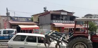 Mersin Tarsus'ta Traktöre Çarpan Otomobilde İki Yaralı