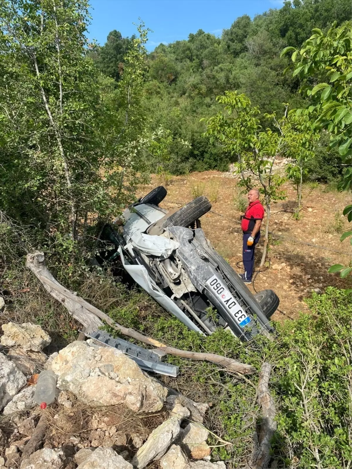 Mersin'de Otomobil Uçuruma Devrildi: 5 Yaralı