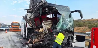 Mersin'de Otobüsün Tıra Çarpması Sonucu 9 Kişi Yaralandı