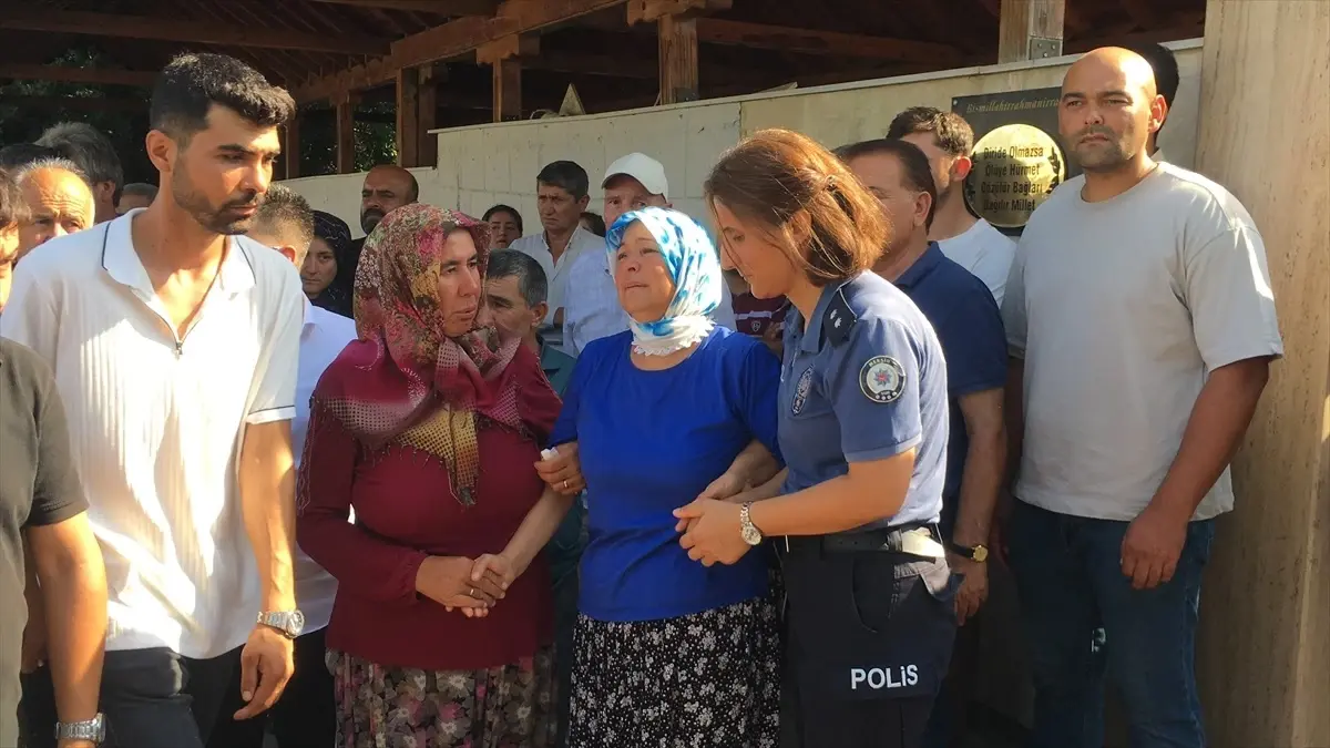 Erdemli'de Şarampole Yuvarlanan Polis Memurunun Cenazesi Defnedildi
