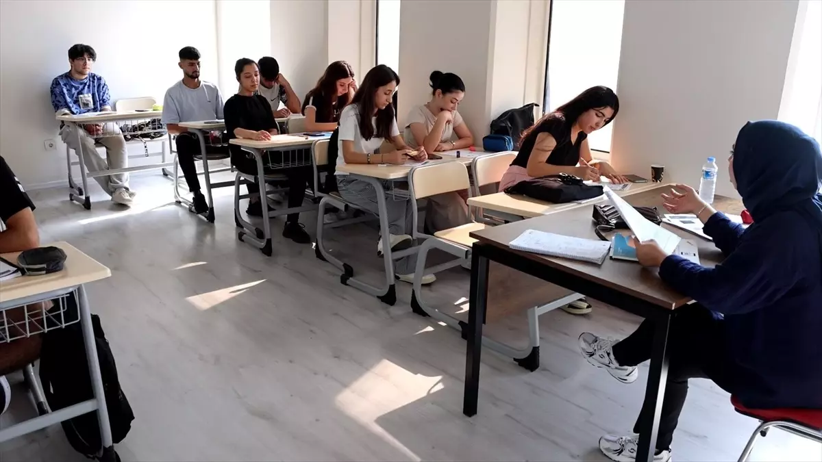 Mersin'de Ücretsiz Üniversiteye Hazırlık Kursları Başladı