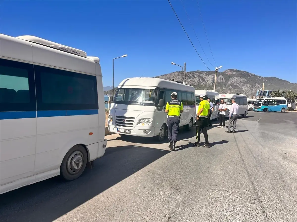 Mersin Bozyazı'da Okul Servislerine Güvenlik Denetimi