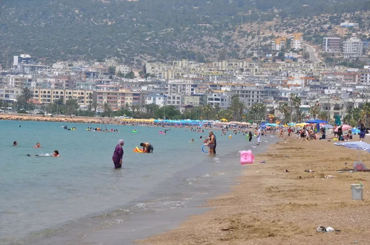 Mersin'de Kurban Bayramı'nda Plajlar Dolu
