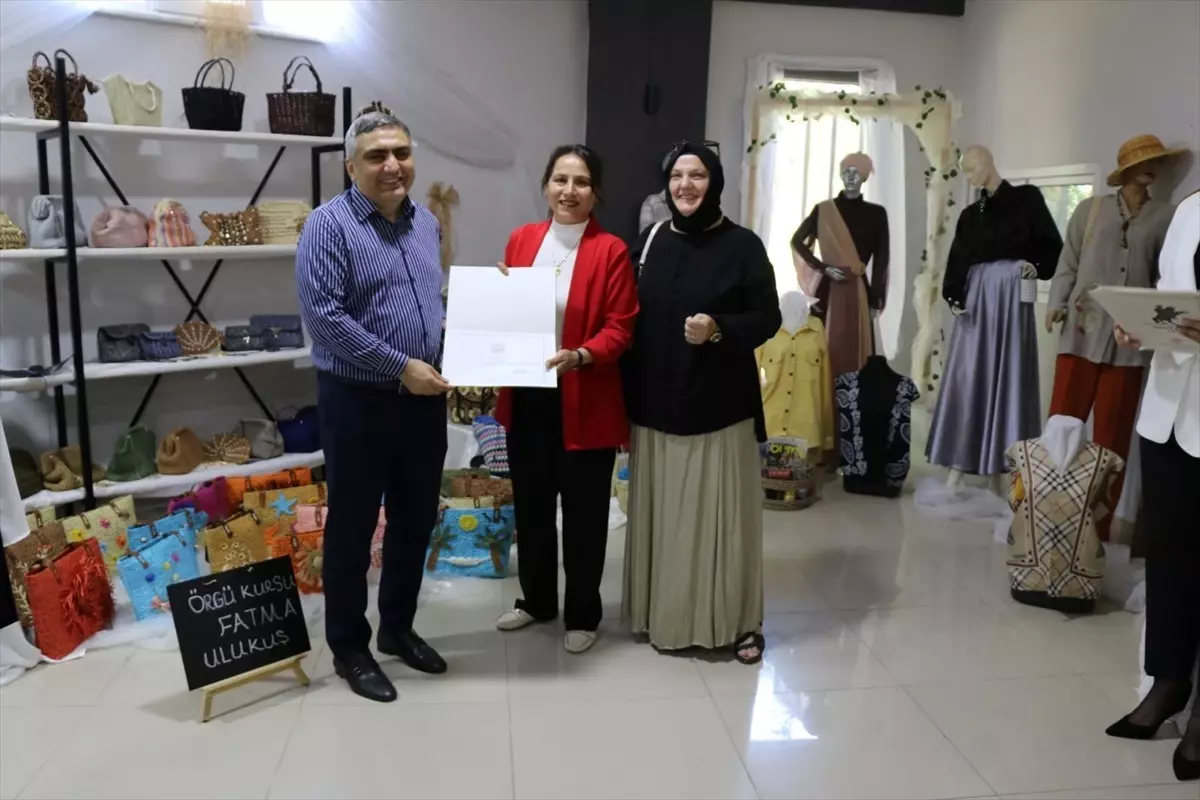 Merzifon'da 79 Kadın El Sanatları Kursunu Tamamladı