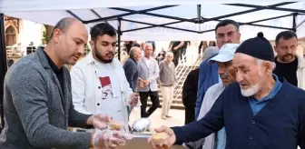 Merzifon'da Gaziler Günü dolayısıyla helva dağıtıldı