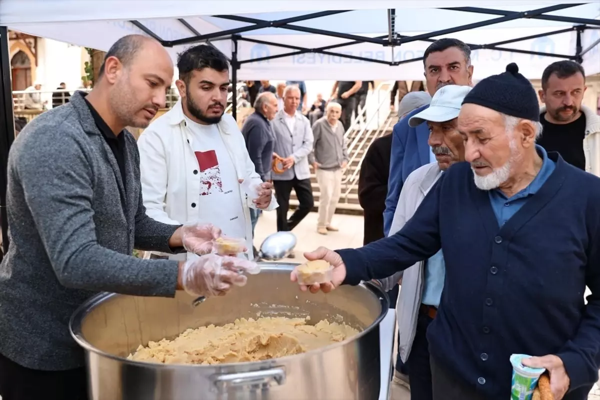 Merzifon'da Gaziler Günü dolayısıyla helva dağıtıldı
