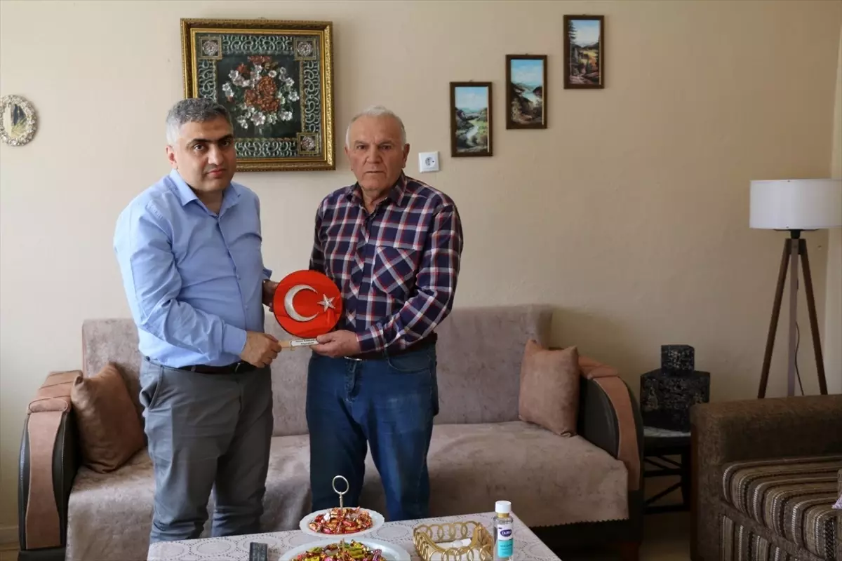 Merzifon Kaymakamı Karaaslan, şehit ailesi ve gaziyi ziyaret etti