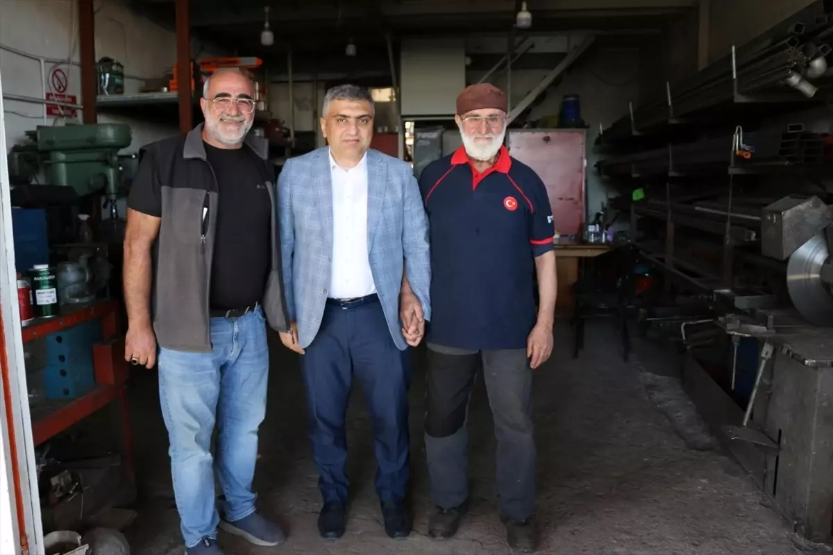 Merzifon Kaymakamı Karaaslan, şehit ailesi ve gazi ile esnafı ziyaret etti