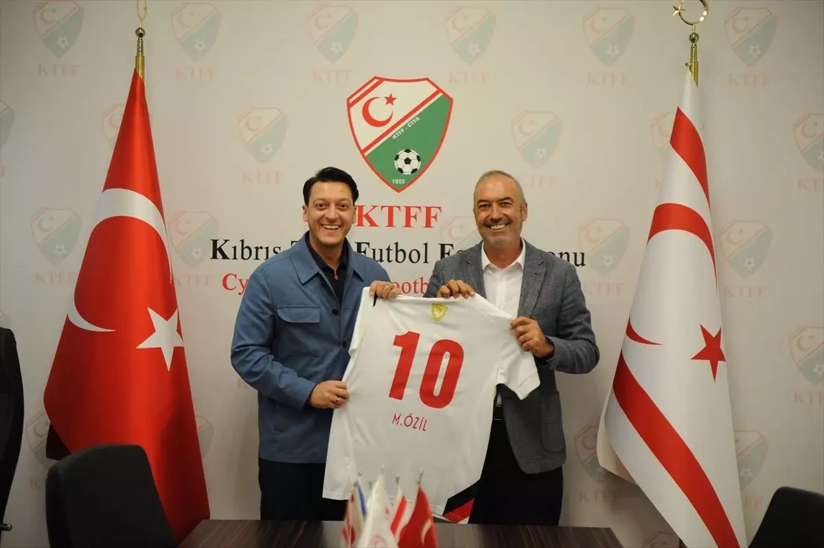 Mesut Özil'den FIFA ve UEFA'ya KKTC çağrısı Açıklaması