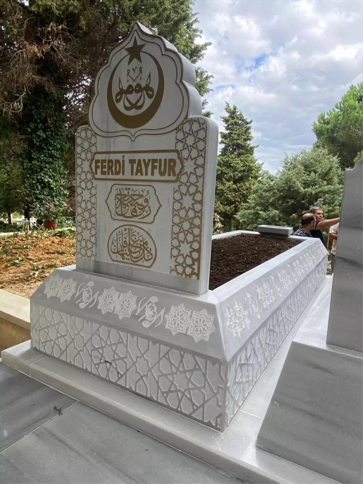 Ferdi Tayfur'un Kabri Milli Bir Abide Olarak Yaptırıldı