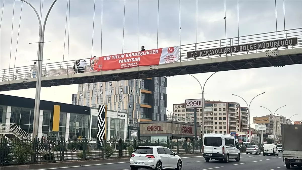 MHP Diyarbakır'da 'Terörsüz Türkiye' Pankartları Astı