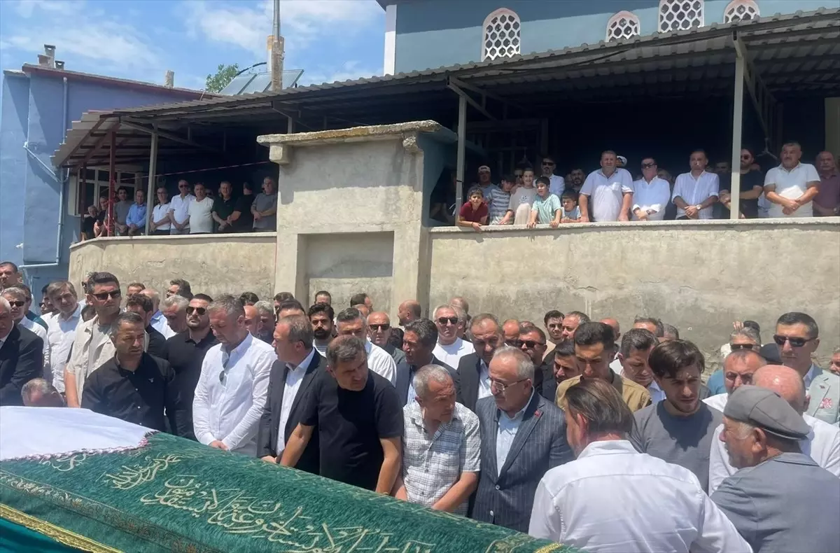 MHP Samsun İl Başkanı Burhan Mucur'un Annesi Toprağa Verildi