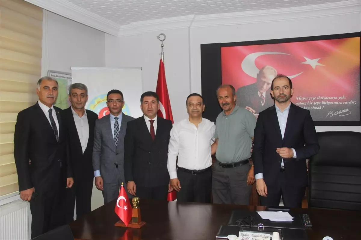 MHP'li Özyürek Zara'da Muhtarlar ve Esnaflarla Buluştu