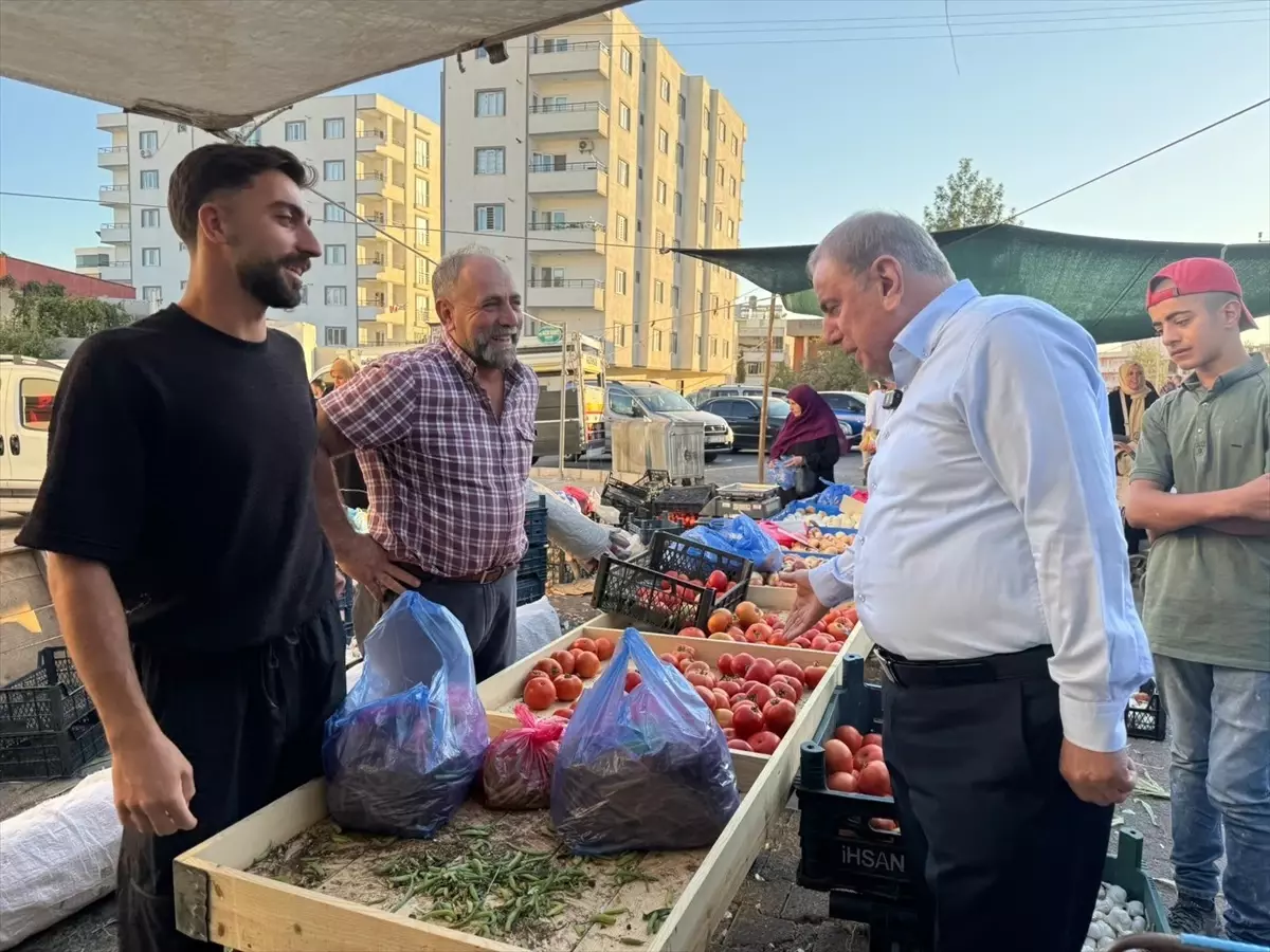 Başkan Şahin, Semt Pazarında Esnaf ve Vatandaşlarla Buluştu
