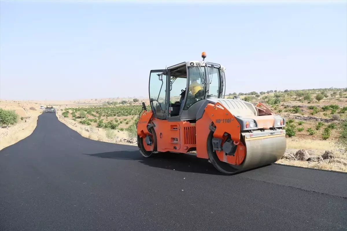 Mardin'de Kırsal Mahallelerde Asfalt Çalışmaları Devam Ediyor