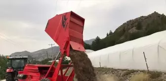 Mihalgazi Belediyesi, Çiftçilerin Tarlalarını Taş Toplama Makinesiyle Temizliyor