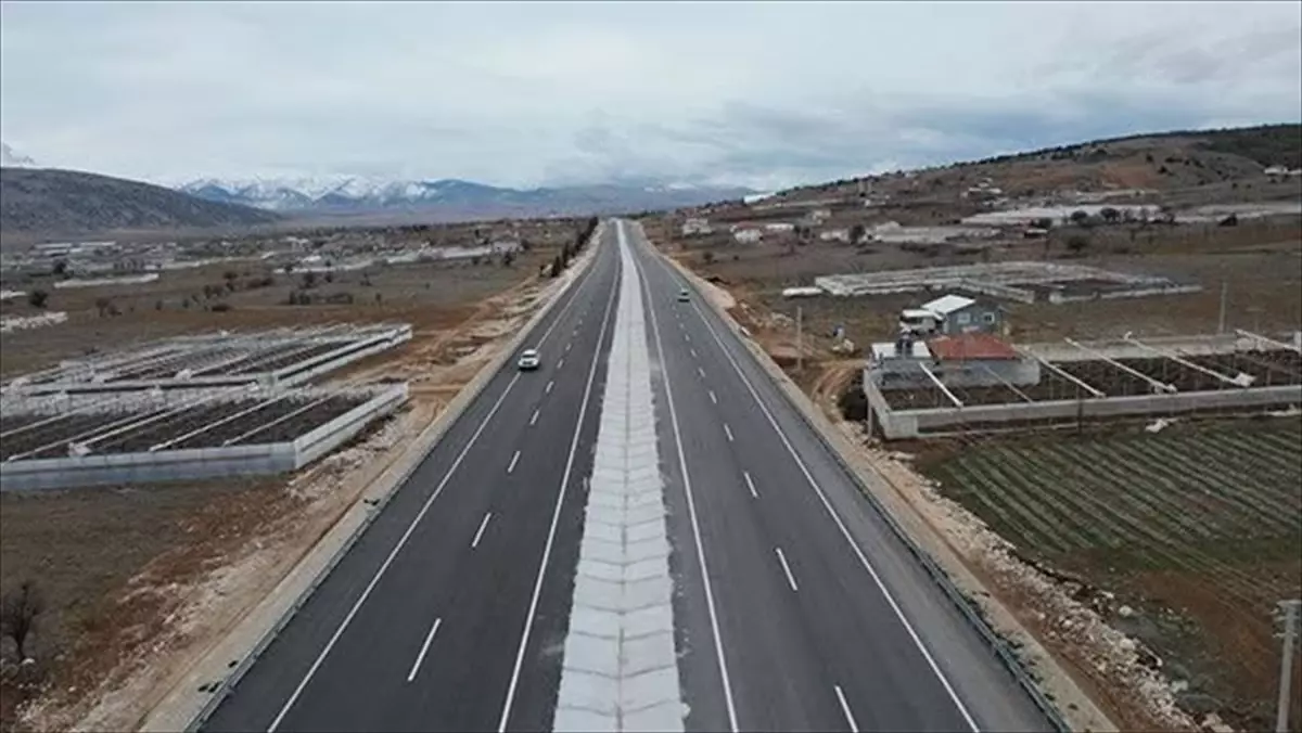 Milletvekili Atay Uslu, Elmalı-Finike kara yolu çalışmaları hakkında bilgi aldı