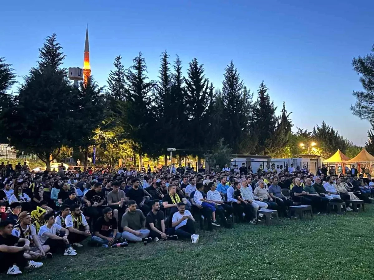 Bünyamin Bozgeyik, Gençlerle Basketbol Maçını İzleyerek Şampiyonluk Sevinci Yaşadı