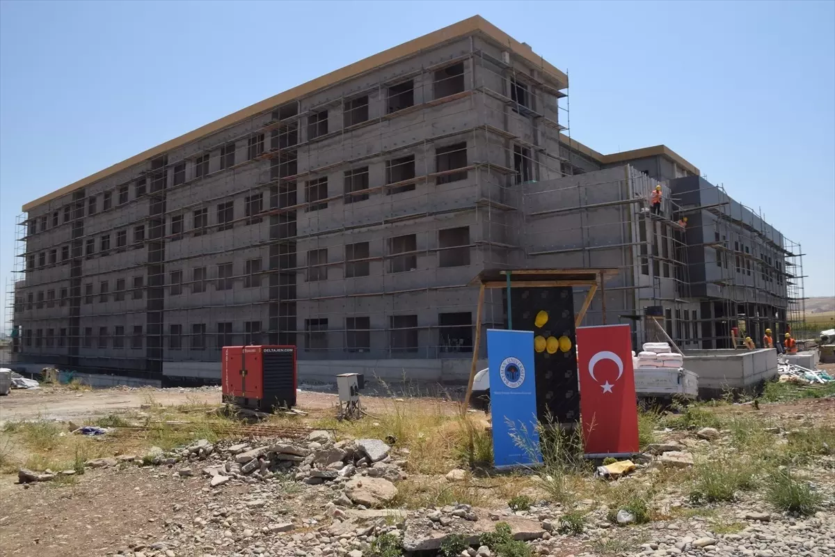 AK Parti Milletvekili Nasıroğlu, Diş Hekimliği Hastanesi İnşaatını İnceledi