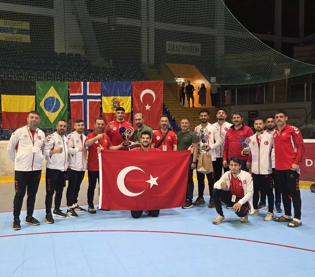 Milli Boksörlerden Çekya'da Başarı: 1 Altın ve 2 Bronz Madalya