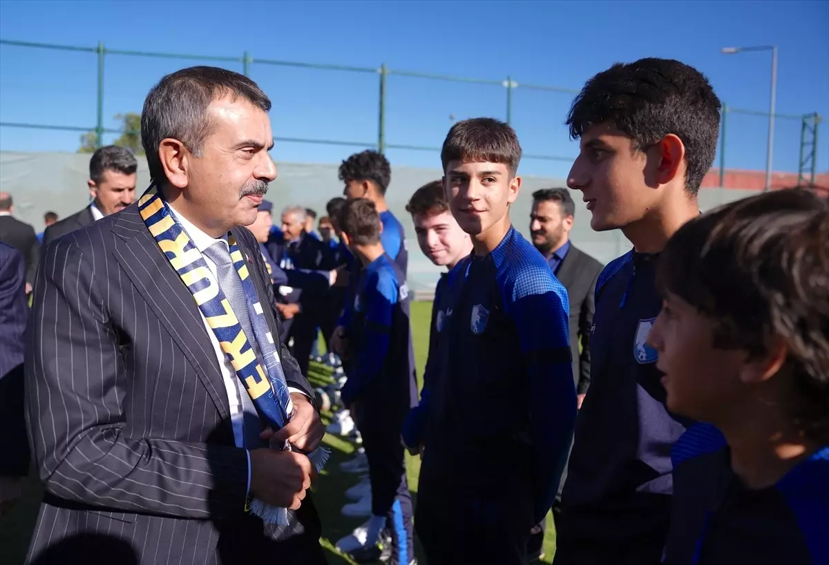 Milli Eğitim Bakanı Yusuf Tekin Erzurumspor FK Tesislerini Ziyaret Etti