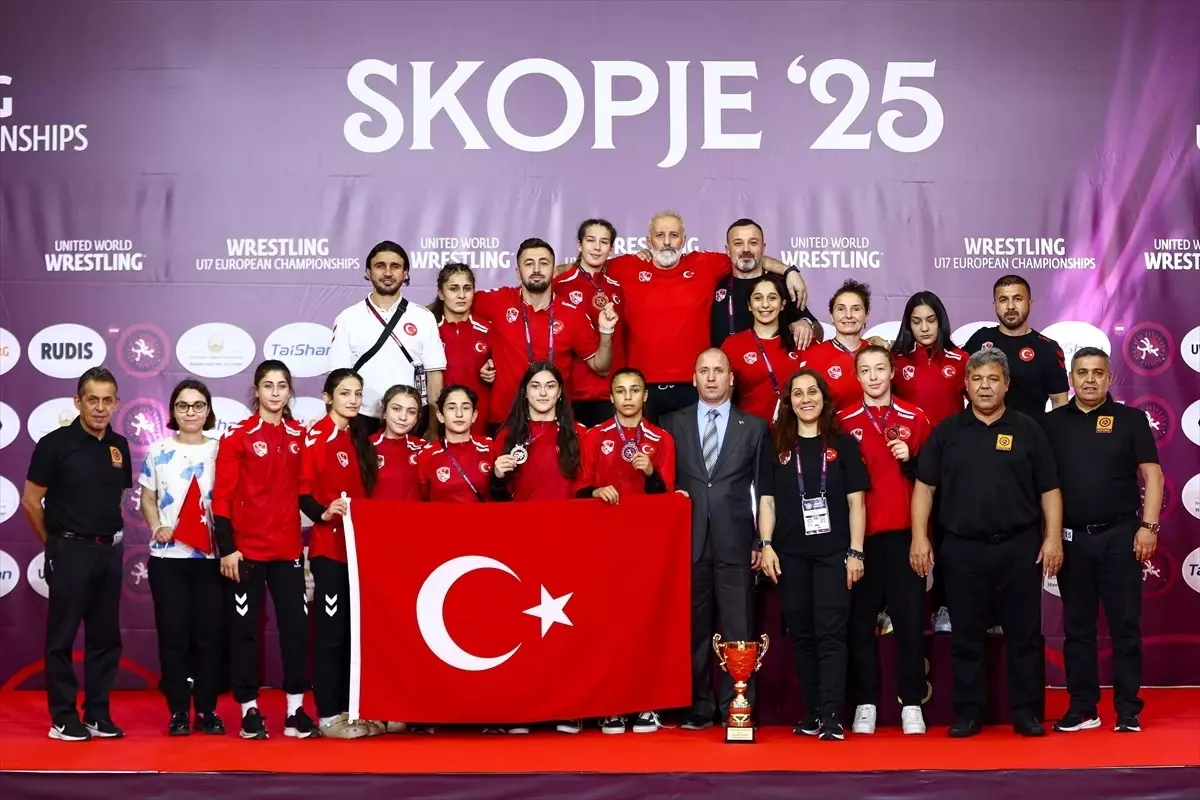 Milli Kadın Güreşçiler Avrupa Şampiyonası'nda Üst Üste 3. Kez Zirvede