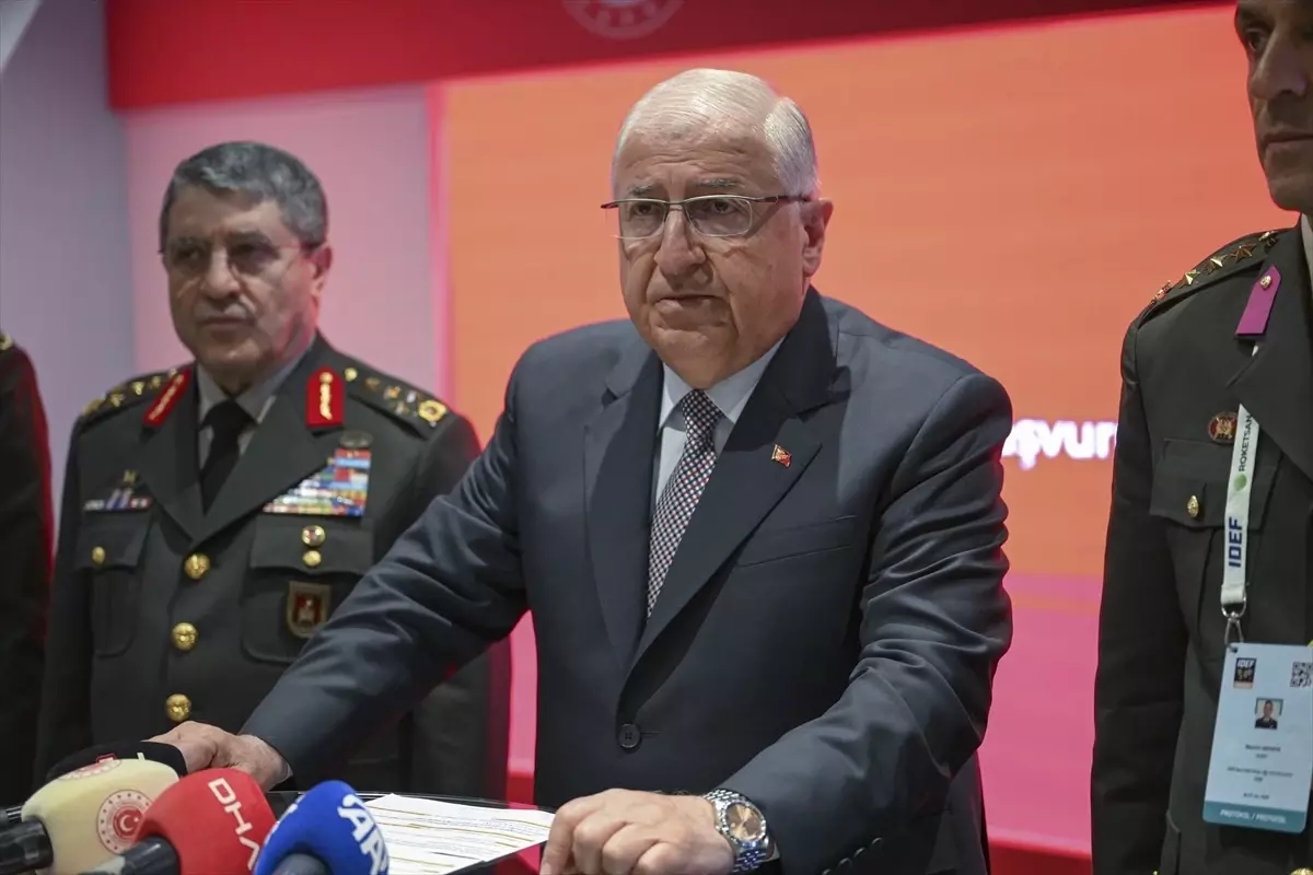 Milli Savunma Bakanı Güler'den IDEF 2025'te 'Aile Yılı Standı'na ziyaret Açıklaması