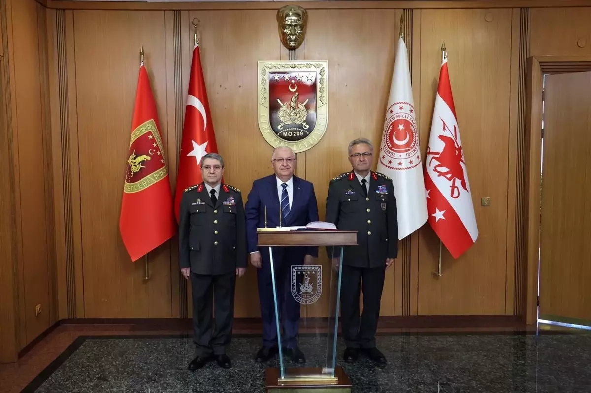 Milli Savunma Bakanı Güler, Kara Kuvvetleri Komutanlığı'nda Devir-Teslim Törenine Katıldı