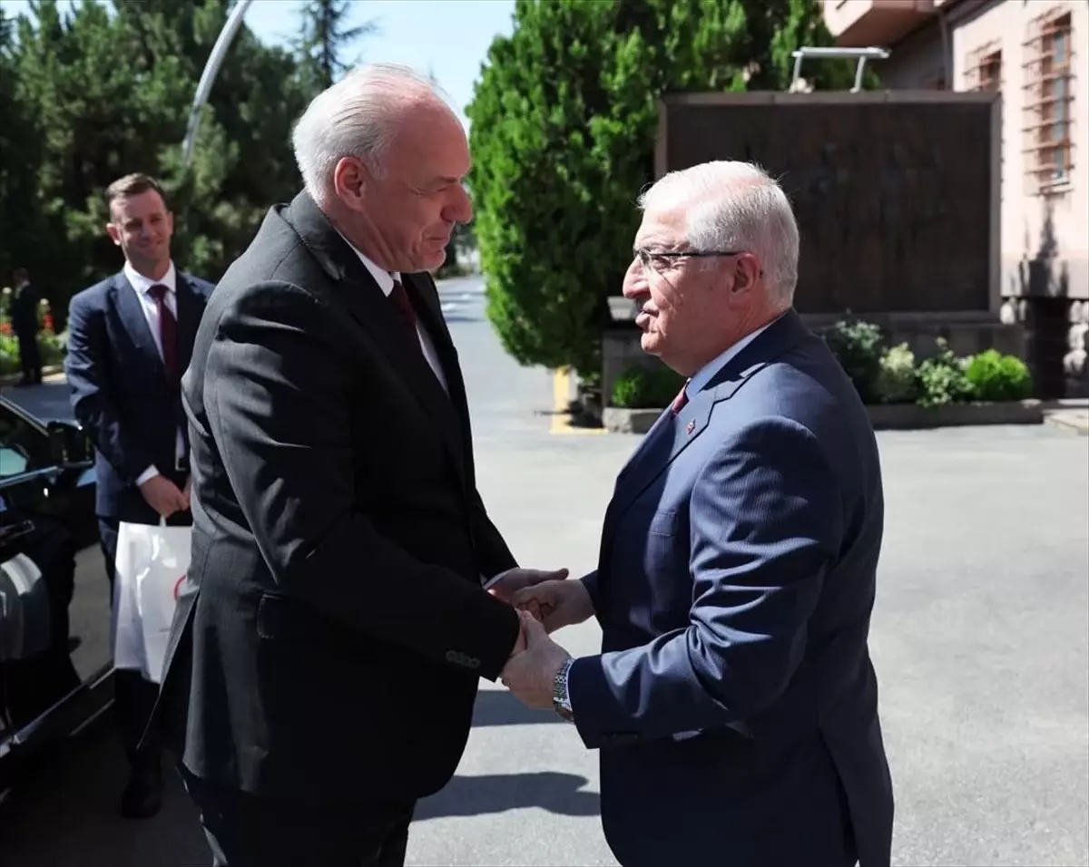 Milli Savunma Bakanı Yaşar Güler, Kosova Bakanı ile Görüştü