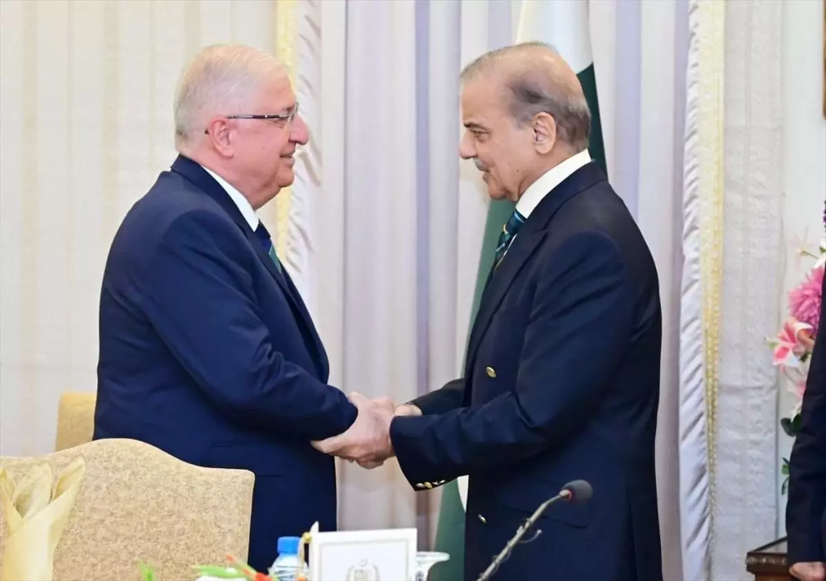 Bakan Güler, Pakistan Başbakanı Şerif ile Görüştü