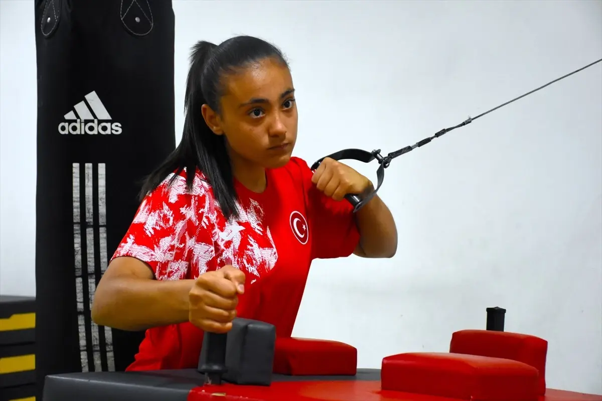Gülistan Gönen, Avrupa Bilek Güreşi Şampiyonası'nda Gümüş ve Bronz Madalya Kazandı