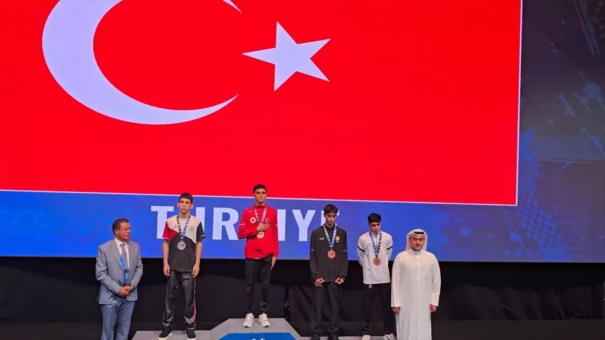 Mert Güney, Dünya Muaythai Şampiyonası'nda Altın Madalya Kazandı