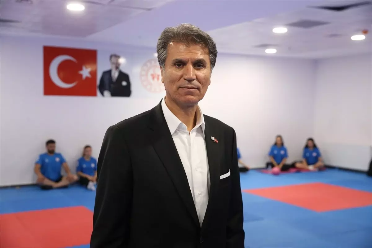 Milli sporcular curlingde olimpiyat kotası peşinde