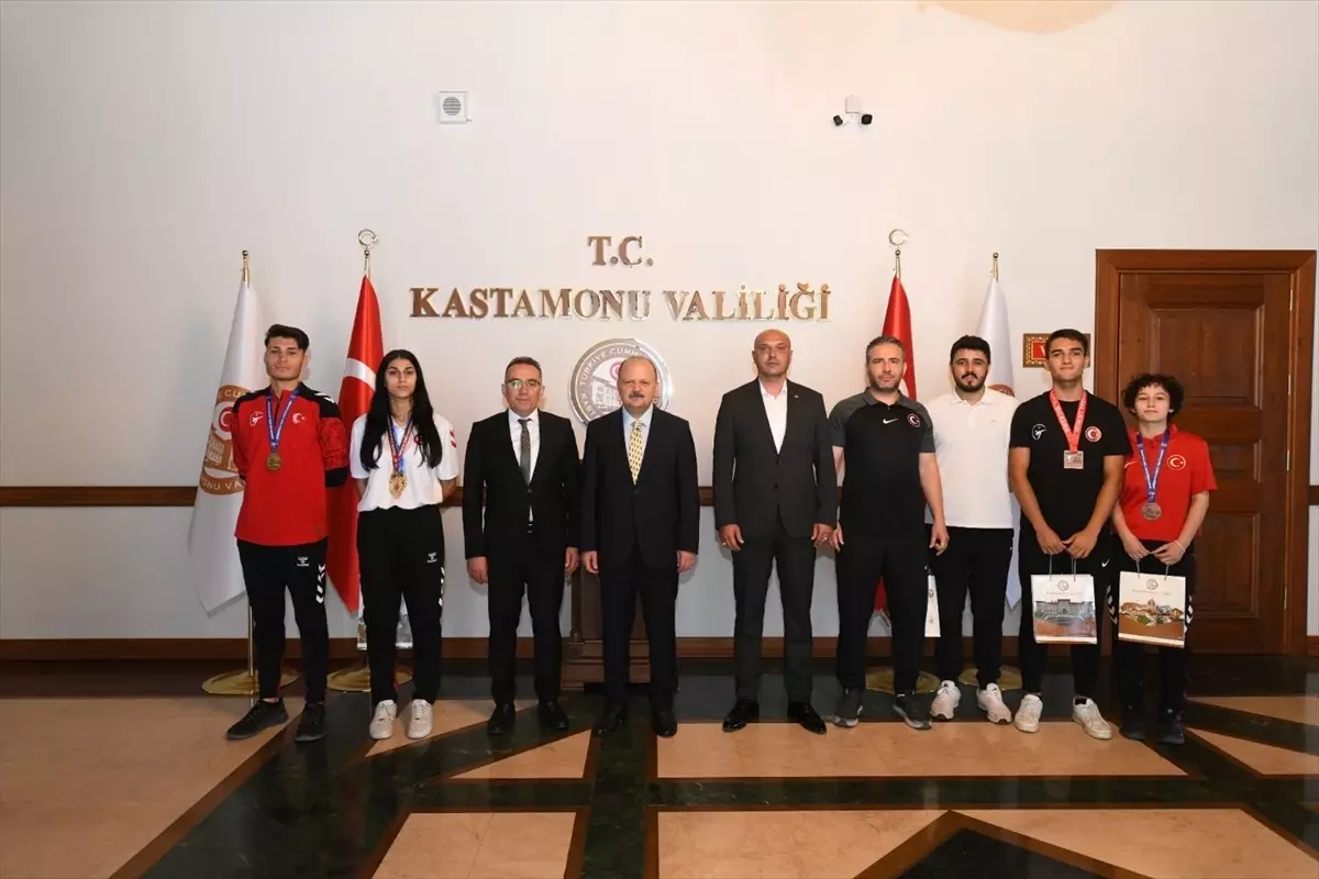 Kastamonu Valisi Meftun Dallı, Milli Tekvandocuları Ağırladı
