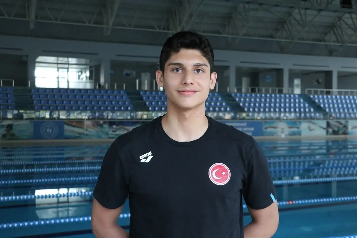 Milli Yüzücü Emre Onuş, Dünya Gençler Yüzme Şampiyonası İçin Hazırlanıyor