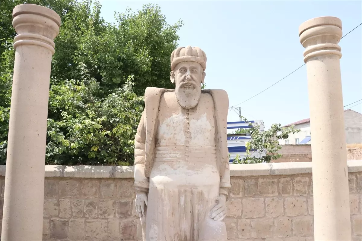 Mimar Sinan'ın Heykeli Onarıldı