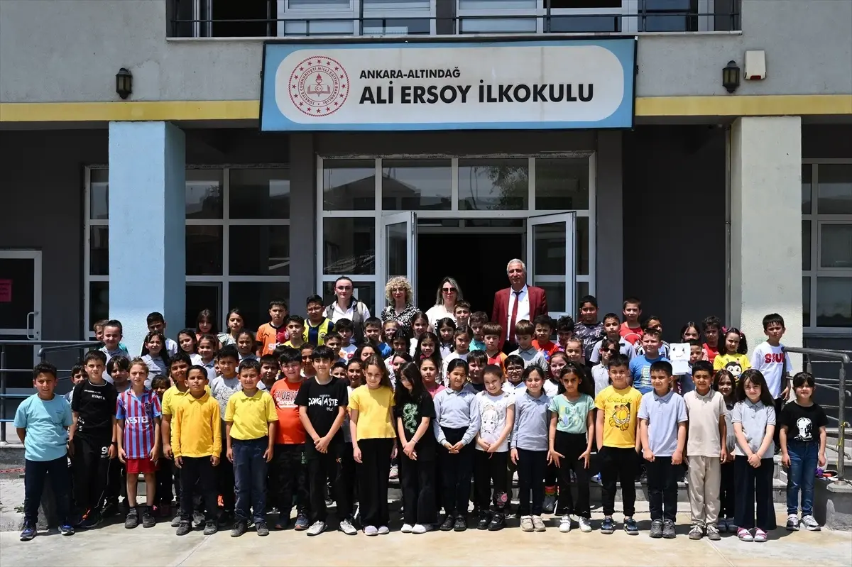 Öğrenciler Sürdürülebilir Yaşam İçin Geri Dönüşüm Projesi Yürütüyor